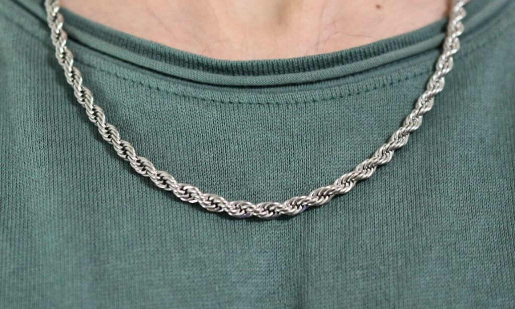 Smooth Chain Not Rope The Complete Guide to Rope Chains | MANIQUE